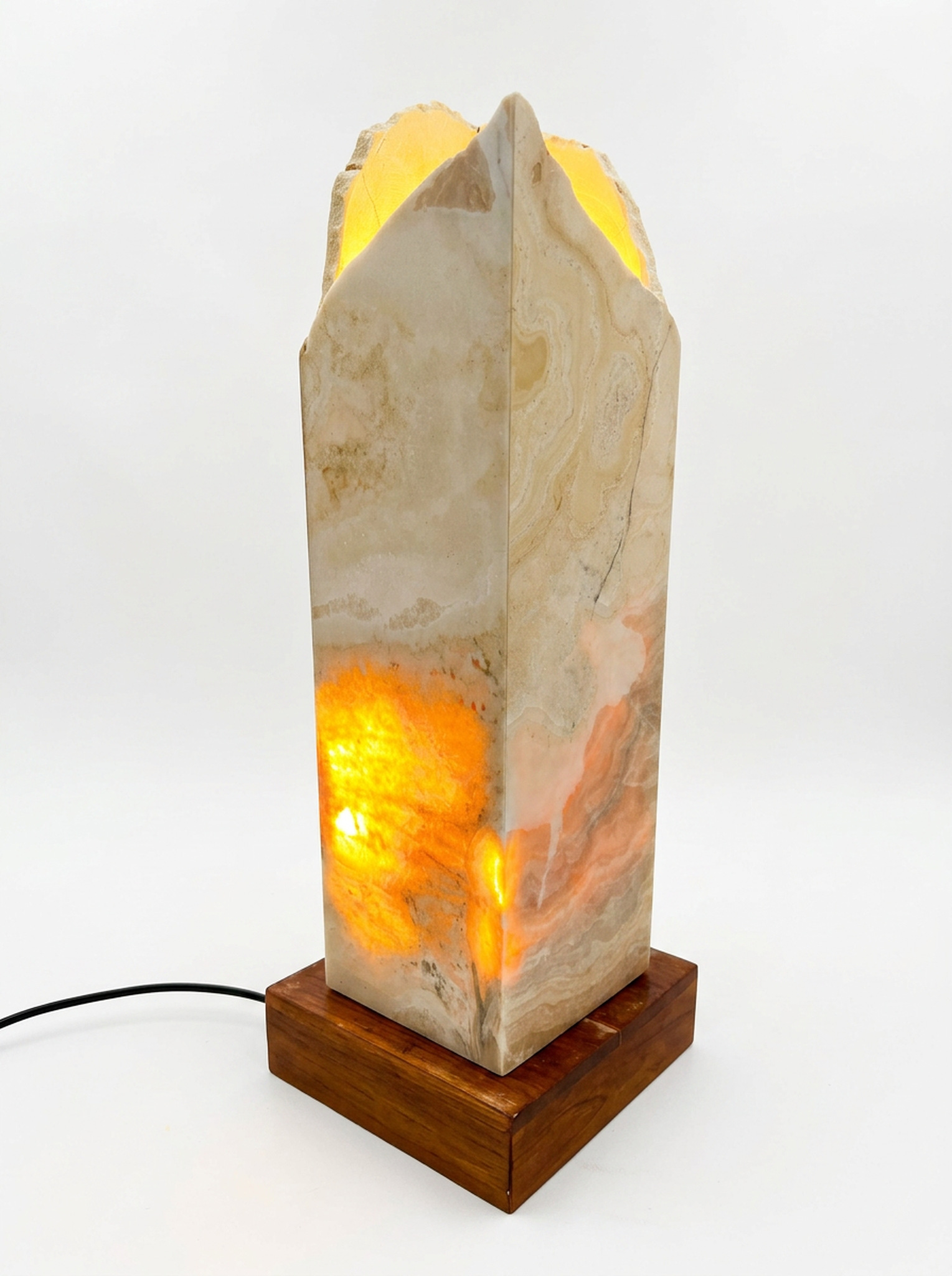 Designerska lampa nocna z onyksu i drewna teakowego – ciepłe światło i naturalna forma