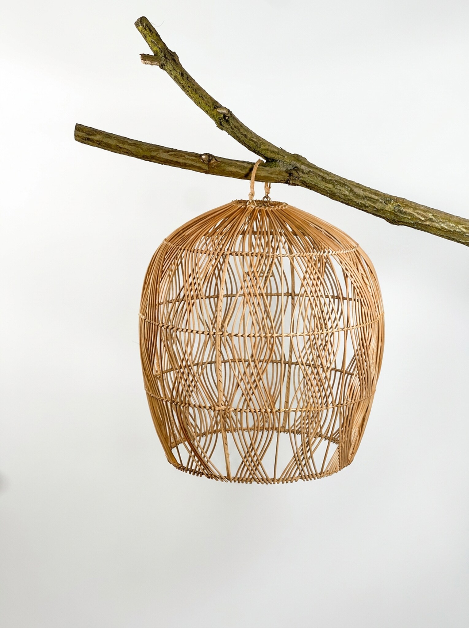 Okrągły klosz z rattanu wykonany z naturalnych materiałów – elegancki dodatek do domu